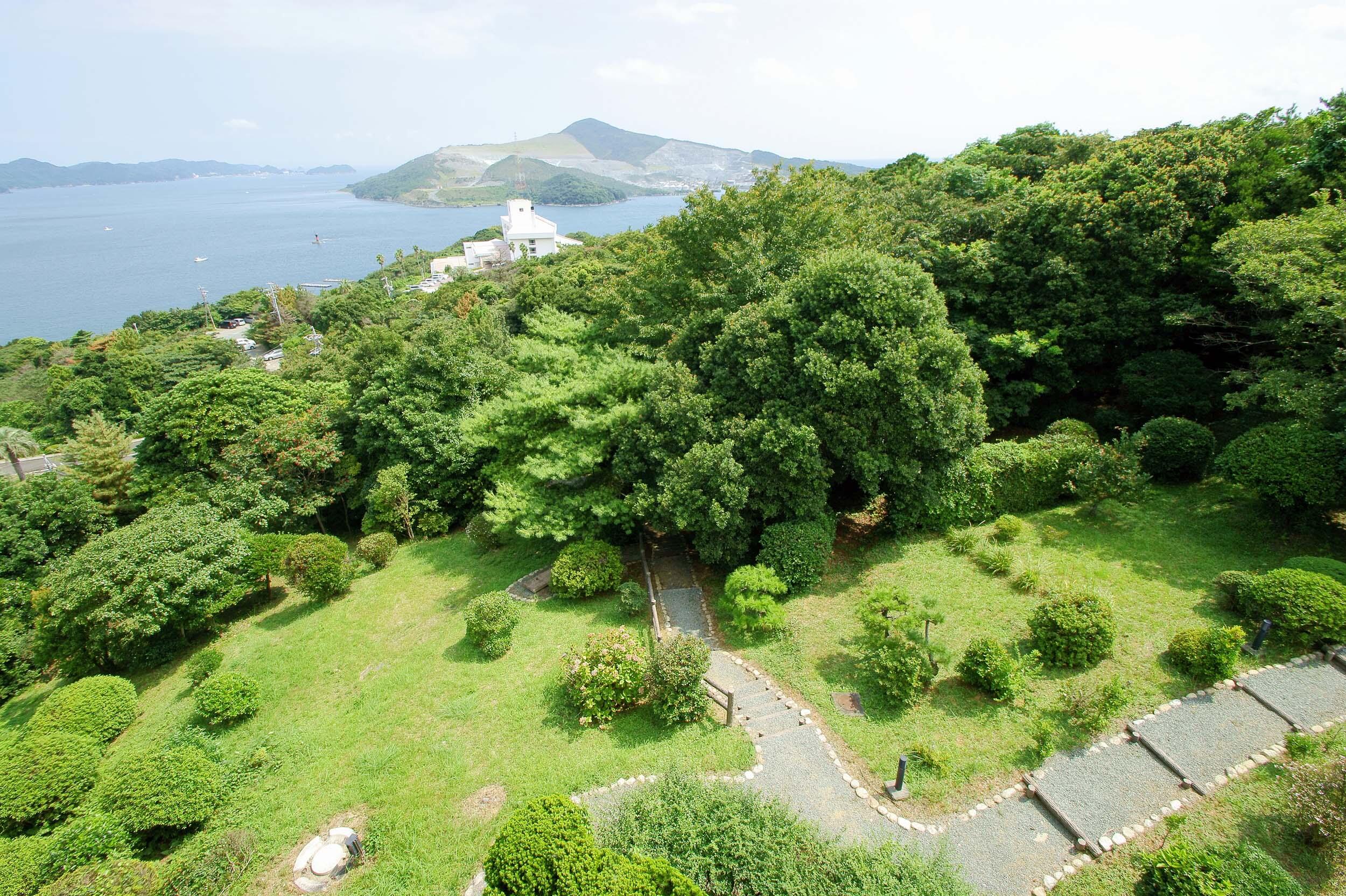 本館10畳バストイレ付