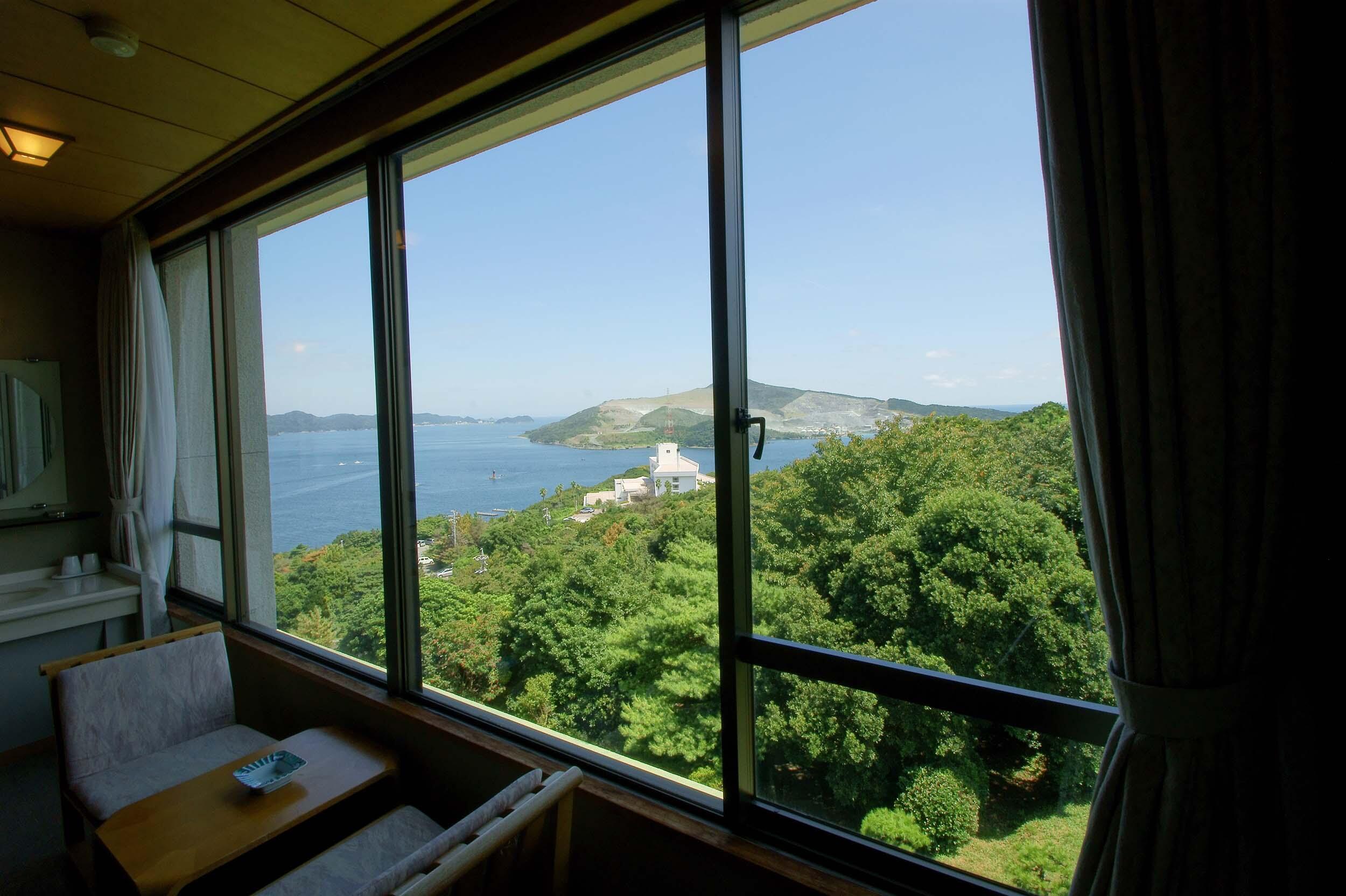 本館10畳バストイレ付