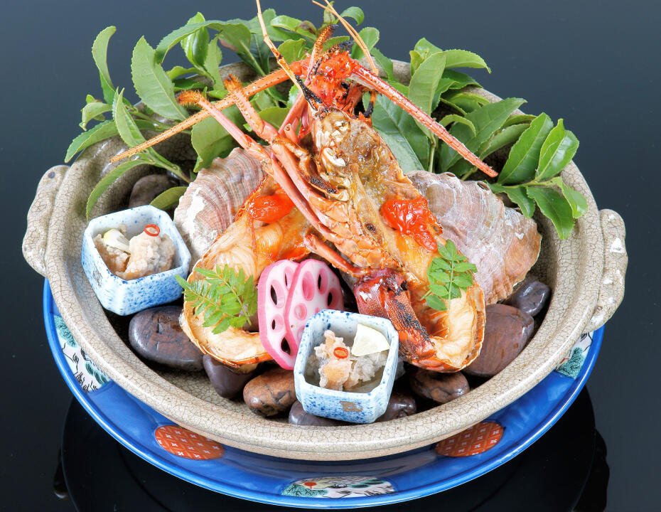 写真:伊勢海老と松坂牛陶板プラン